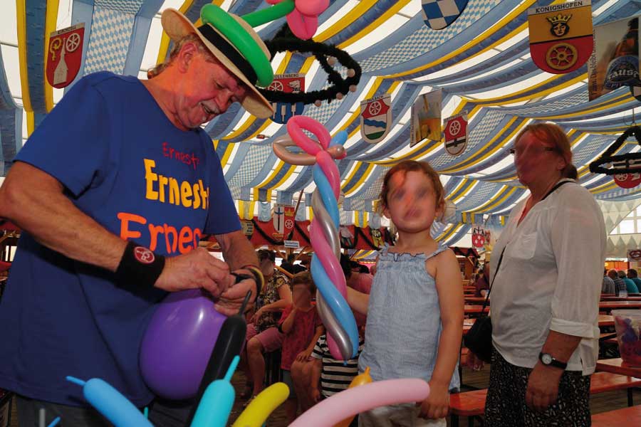 Ballonshow mit Zauberer Ernesto Ballonshow mit Zauberer Ernesto