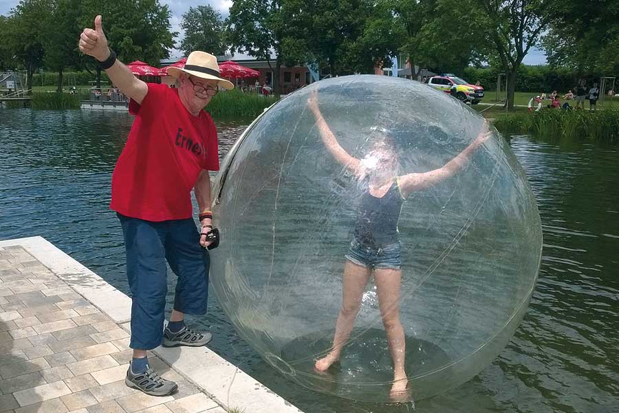 Wasserlaufball mit Ernesto